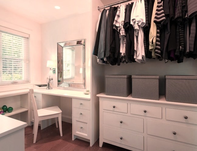 Closet – Traditional Closet – Jesselle Love Books
